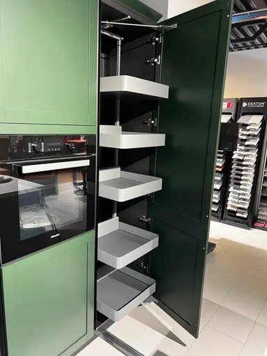 Contur moderne Landhausküche Waldgrün